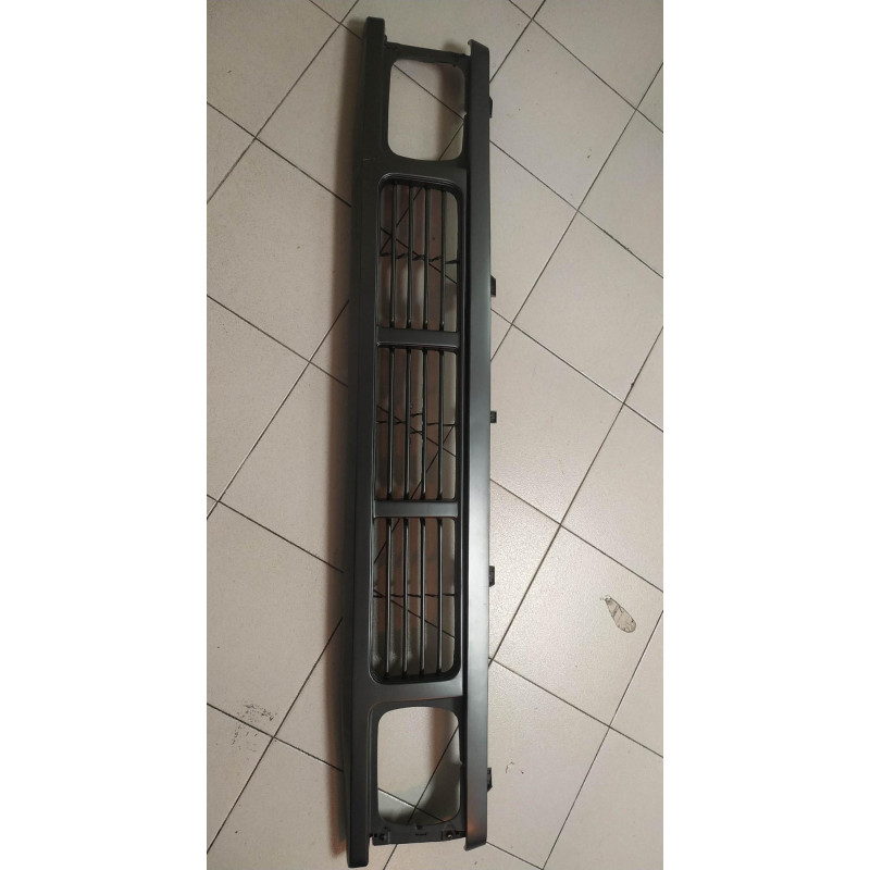 PARRILLA REJILLA NISSAN PATROL 260 DEFECTUOSA. PZ2535